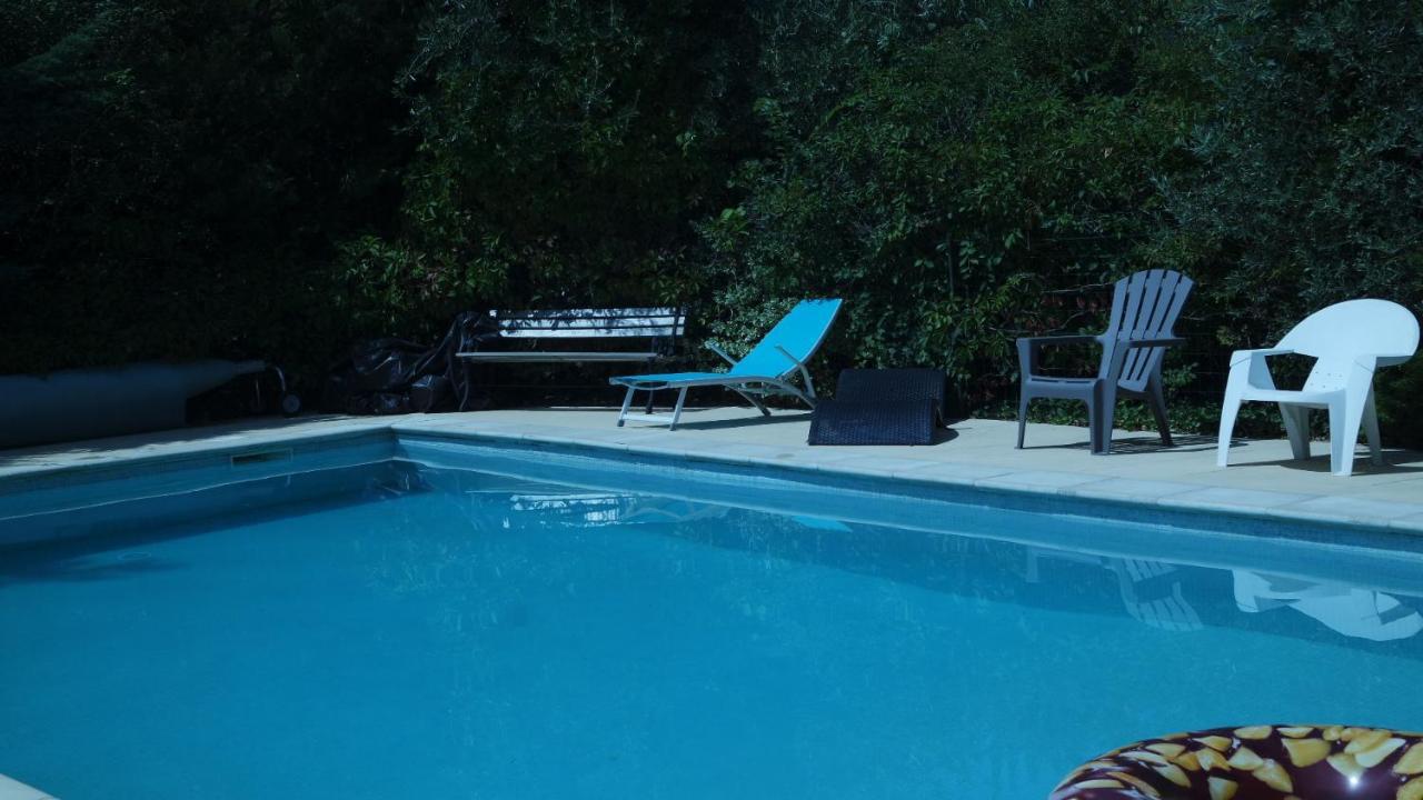Mas Grimaud - Gite- Studio Et Chambres D'Hotes Familiales Eygalières Eksteriør billede