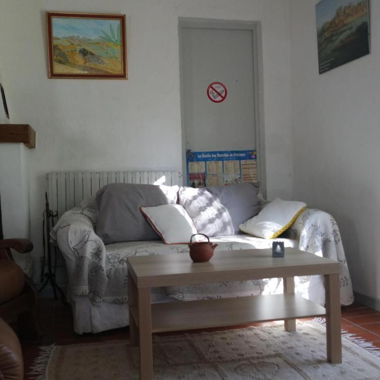 Mas Grimaud - Gite- Studio Et Chambres D'Hotes Familiales Eygalières Eksteriør billede