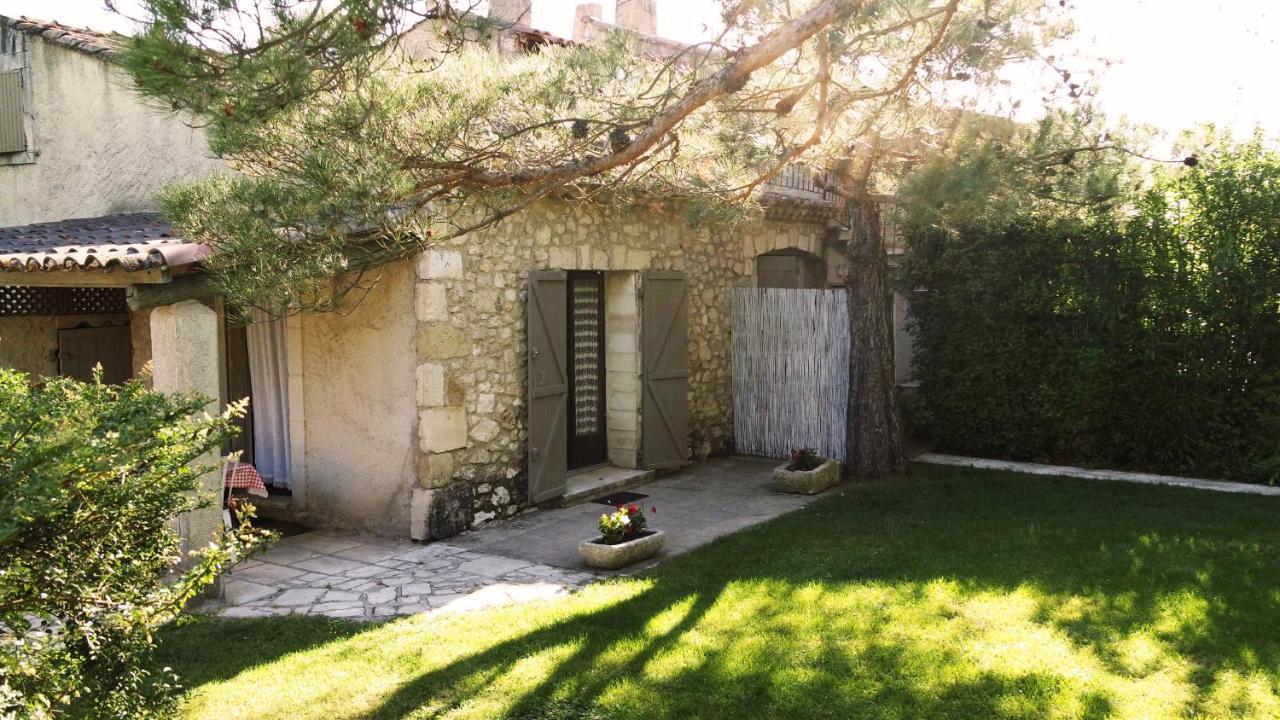 Mas Grimaud - Gite- Studio Et Chambres D'Hotes Familiales Eygalières Eksteriør billede