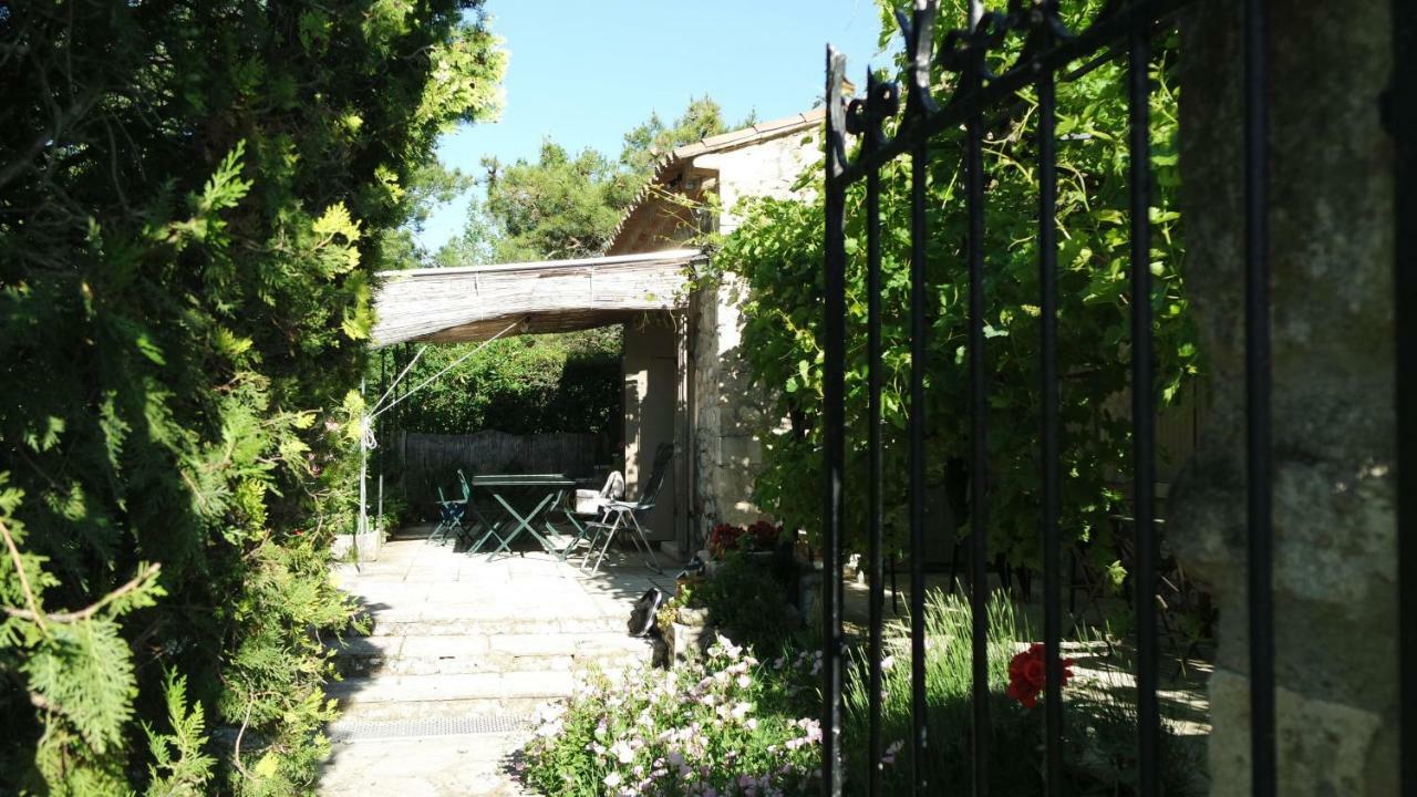 Mas Grimaud - Gite- Studio Et Chambres D'Hotes Familiales Eygalières Eksteriør billede