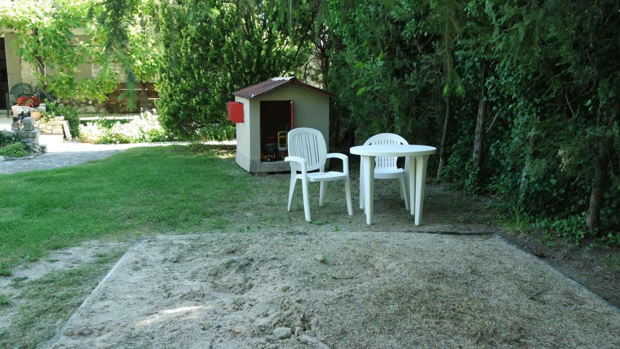 Mas Grimaud - Gite- Studio Et Chambres D'Hotes Familiales Eygalières Eksteriør billede