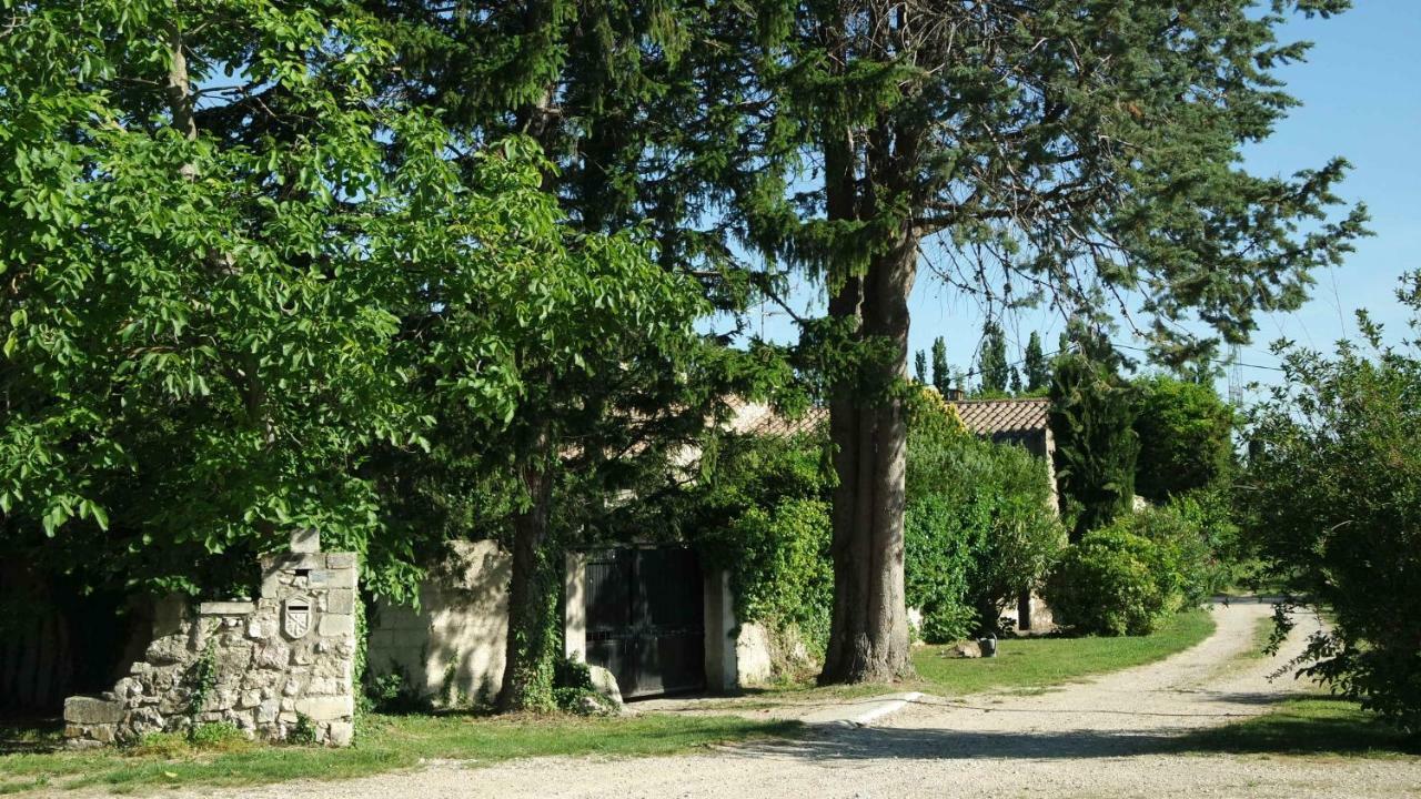 Mas Grimaud - Gite- Studio Et Chambres D'Hotes Familiales Eygalières Eksteriør billede