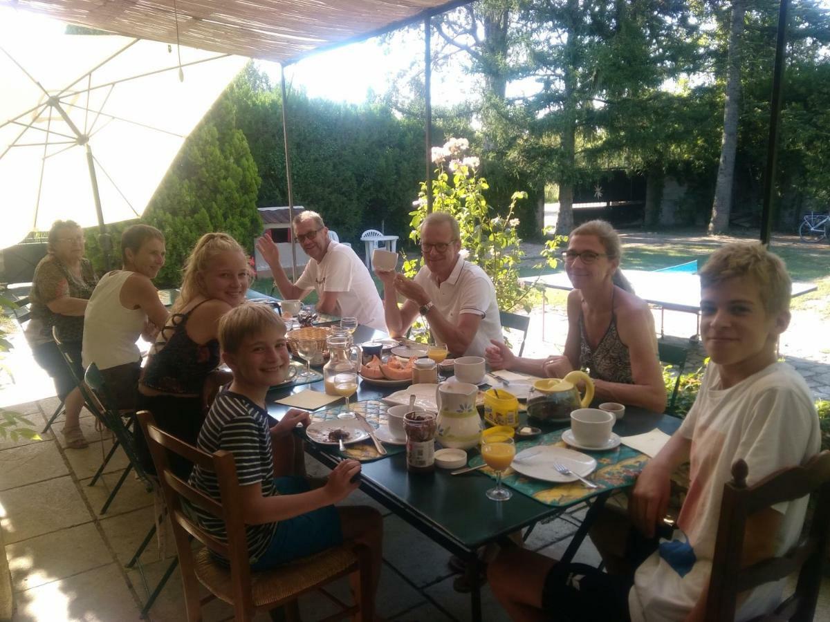 Mas Grimaud - Gite- Studio Et Chambres D'Hotes Familiales Eygalières Eksteriør billede