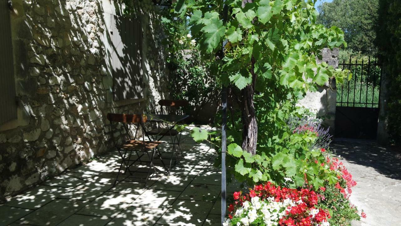 Mas Grimaud - Gite- Studio Et Chambres D'Hotes Familiales Eygalières Eksteriør billede