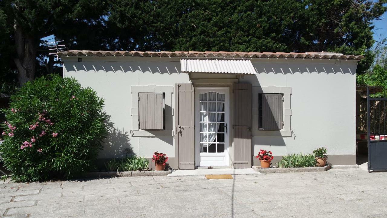 Mas Grimaud - Gite- Studio Et Chambres D'Hotes Familiales Eygalières Eksteriør billede
