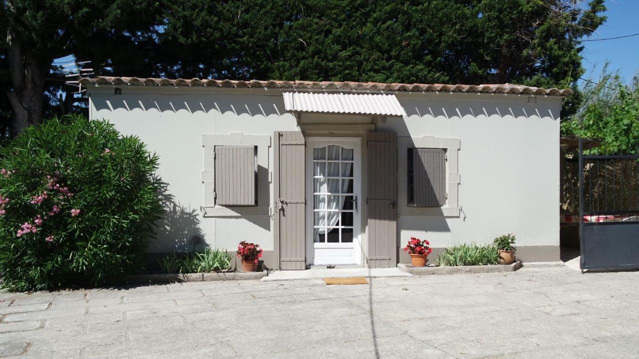 Mas Grimaud - Gite- Studio Et Chambres D'Hotes Familiales Eygalières Eksteriør billede