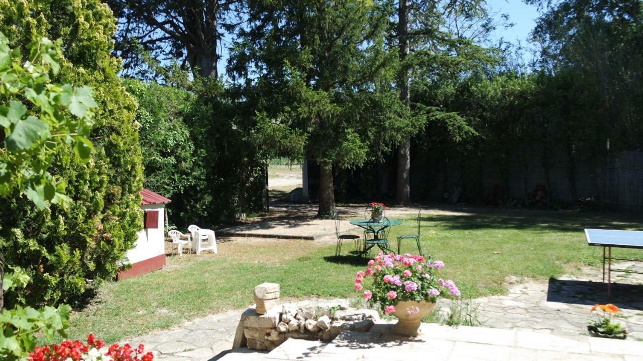 Mas Grimaud - Gite- Studio Et Chambres D'Hotes Familiales Eygalières Eksteriør billede