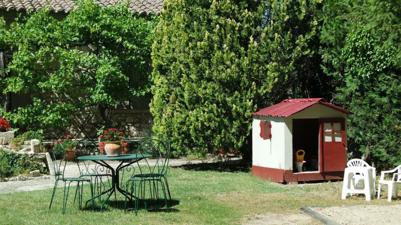 Mas Grimaud - Gite- Studio Et Chambres D'Hotes Familiales Eygalières Eksteriør billede