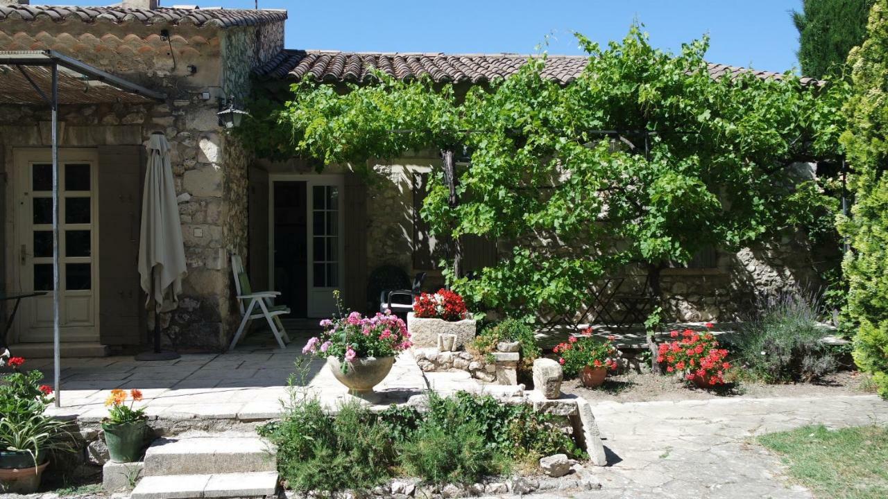 Mas Grimaud - Gite- Studio Et Chambres D'Hotes Familiales Eygalières Eksteriør billede