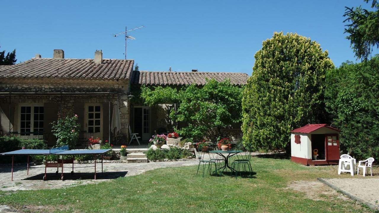 Mas Grimaud - Gite- Studio Et Chambres D'Hotes Familiales Eygalières Eksteriør billede