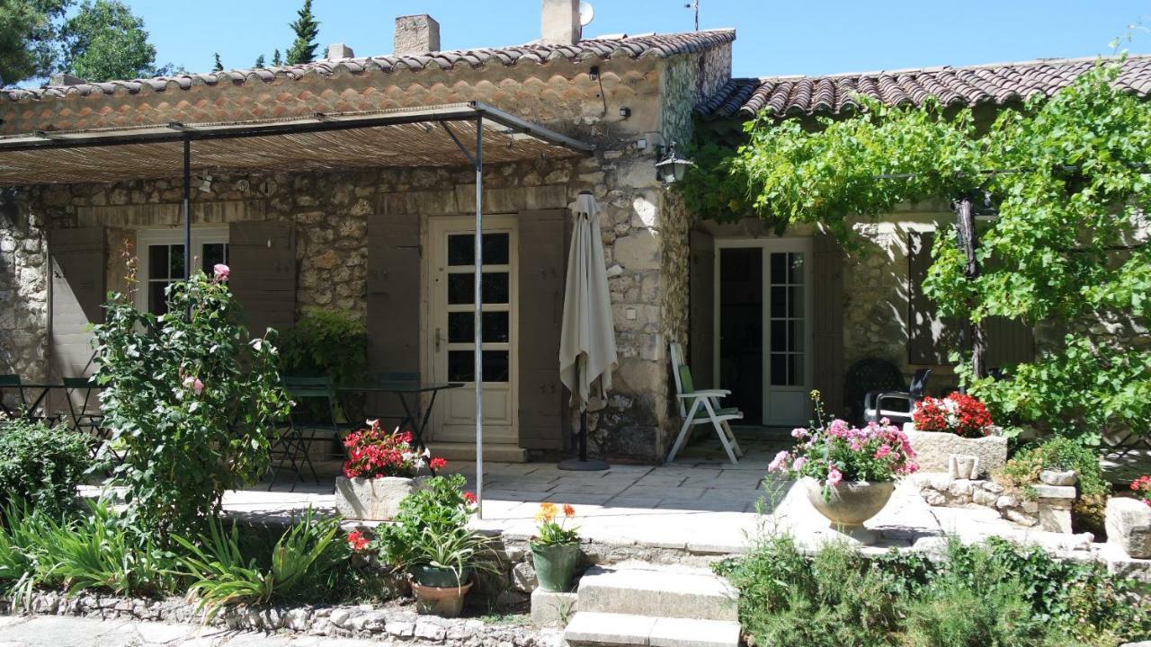Mas Grimaud - Gite- Studio Et Chambres D'Hotes Familiales Eygalières Eksteriør billede